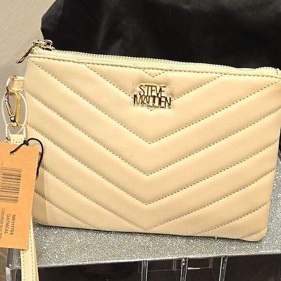 Steve Madden Chevron Quilted Wristlet- Oatmeal - Picture 3 of 7